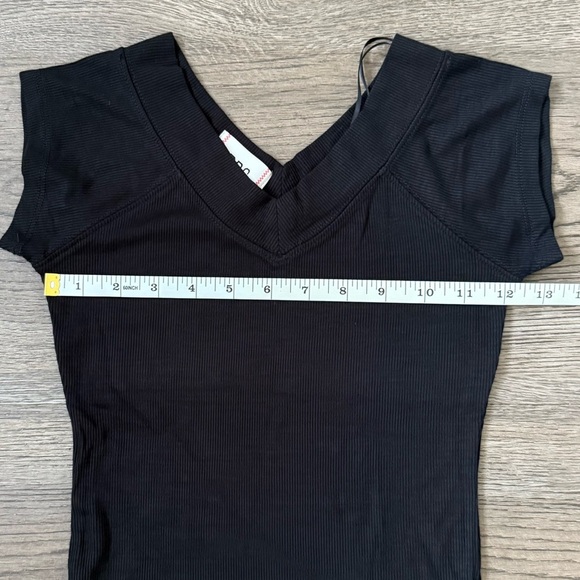 Urban Outfitters BDG Shannen Ribbed V-Neck‎ Top - Size M - Black - NWOT - Picture 6 of 8